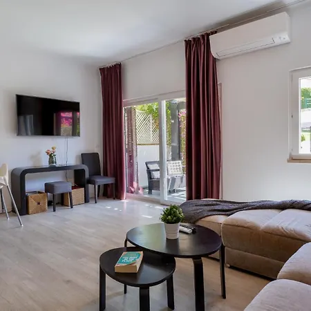 3 Bed Lakeside Village Quinta Do *