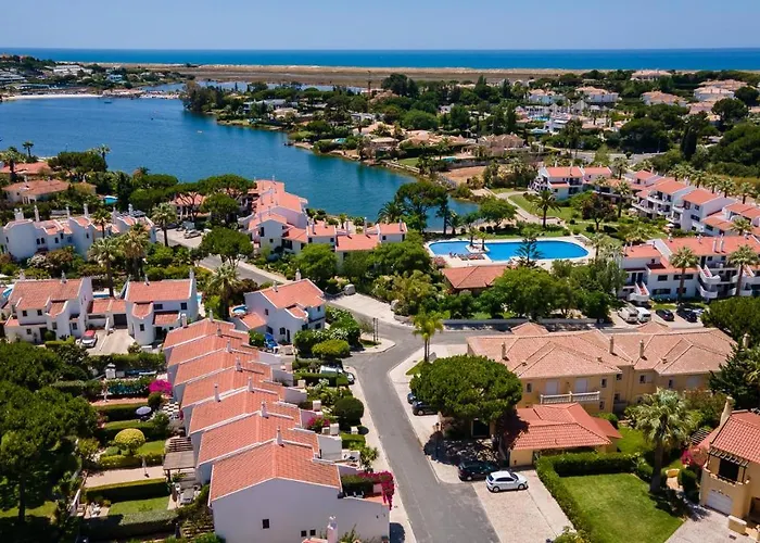 3 Bed Lakeside Village Quinta Do Faro