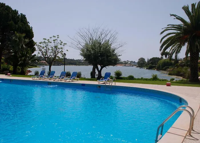 3 Bed Lakeside Village Quinta Do Casa de Férias Faro