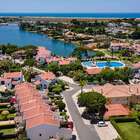 3 Bed Lakeside Village Quinta Do Faro