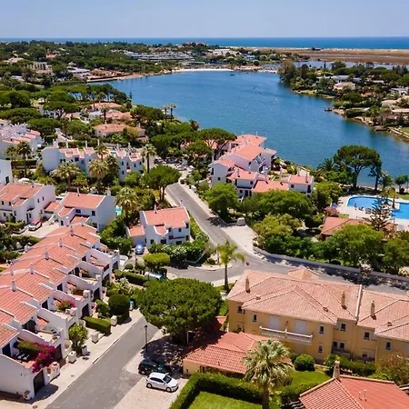 3 Bed Lakeside Village Quinta Do *