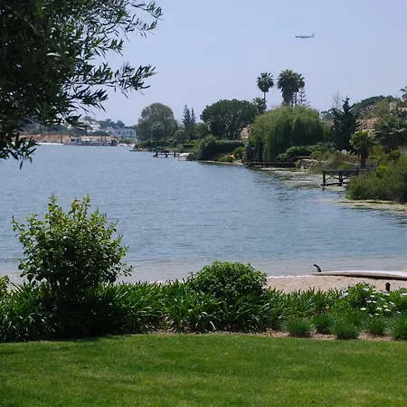 3 Bed Lakeside Village Quinta Do