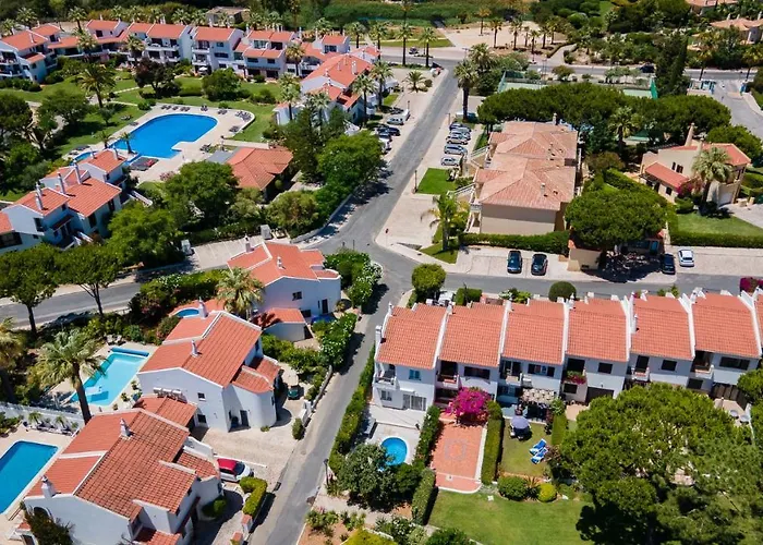 3 Bed Lakeside Village Quinta Do *