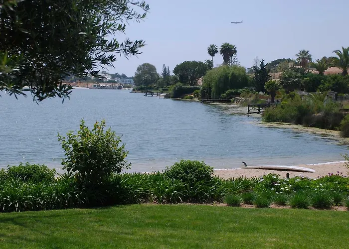 3 Bed Lakeside Village Quinta Do